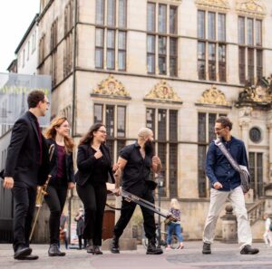 Das Ensemble Concierto Ibérico spielt auf der Stadtführung.